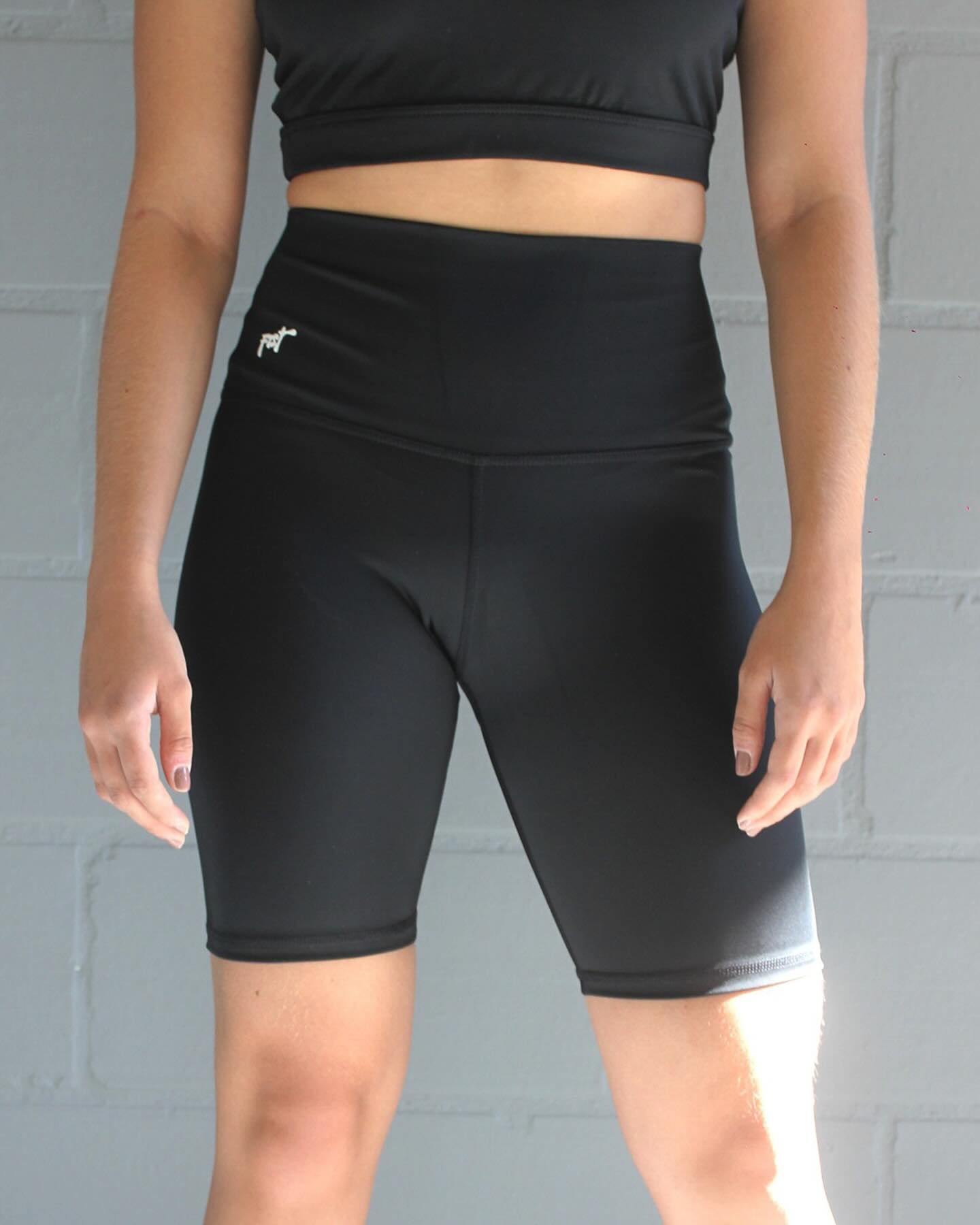 BIKER SHORT FIST NEGRO