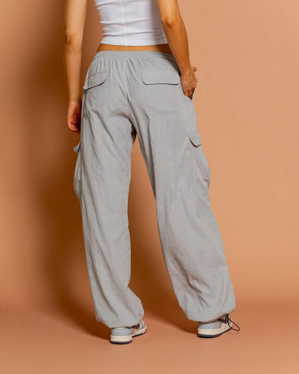 PANTALÓN PARACHUTE GRIS
