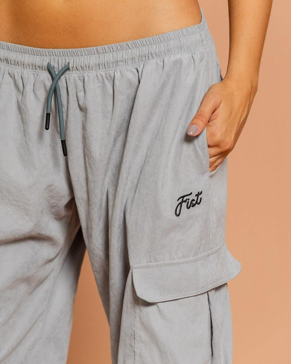 PANTALÓN PARACHUTE GRIS