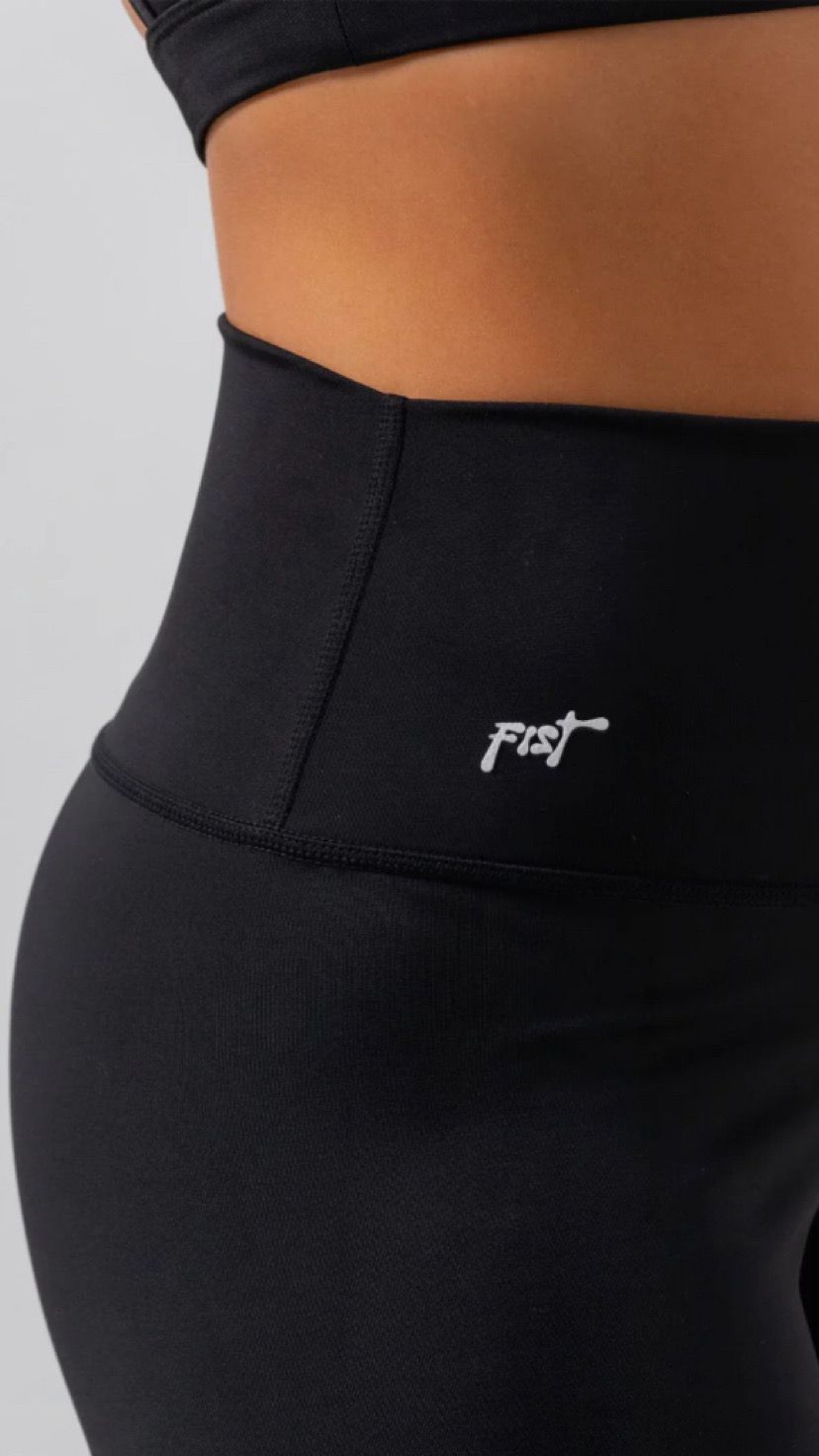 BIKER SHORT FIST NEGRO