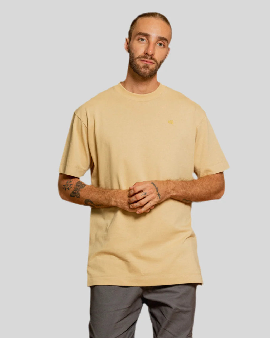 CAMISETA BÁSICA KAKI